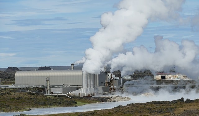 Фото 2. Геотермальная электростанция на водяном пару, Исландия. Источник: онлайн-издание Conserve Energy Future – 30+ Surprising Facts About Geothermal Energy