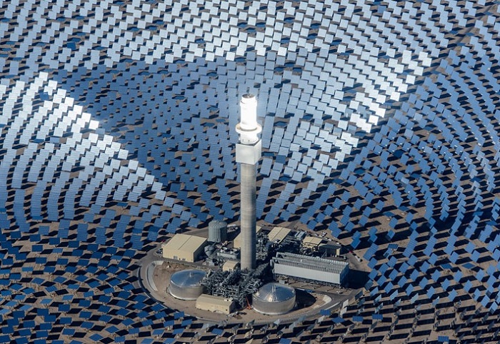 Photo 1. Power Station Crescent Dunes Solar Reserve, Nevada, USA. Source: Online Power Electronics, 6 Promising Energy Storage Options to Tie into the Grid, Feb'18.